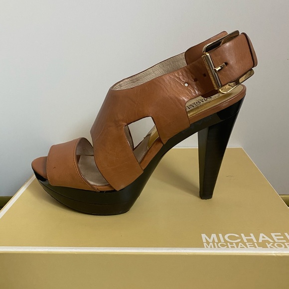 Shoes - Picture 4 of 5